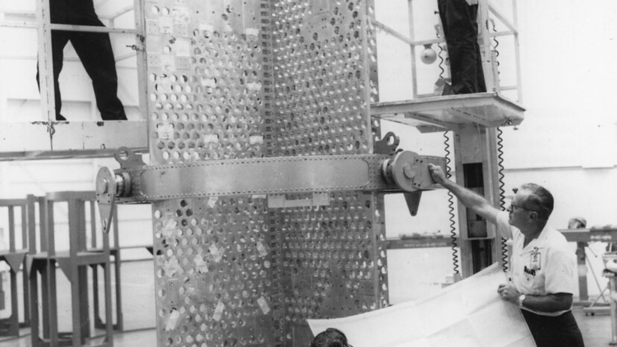 A laboratory vacuum chamber where shaped pressure governs sublimation in freeze-drying — a Vacuumulator feature by Panacea Bio Chem and Bogdan Dicoias